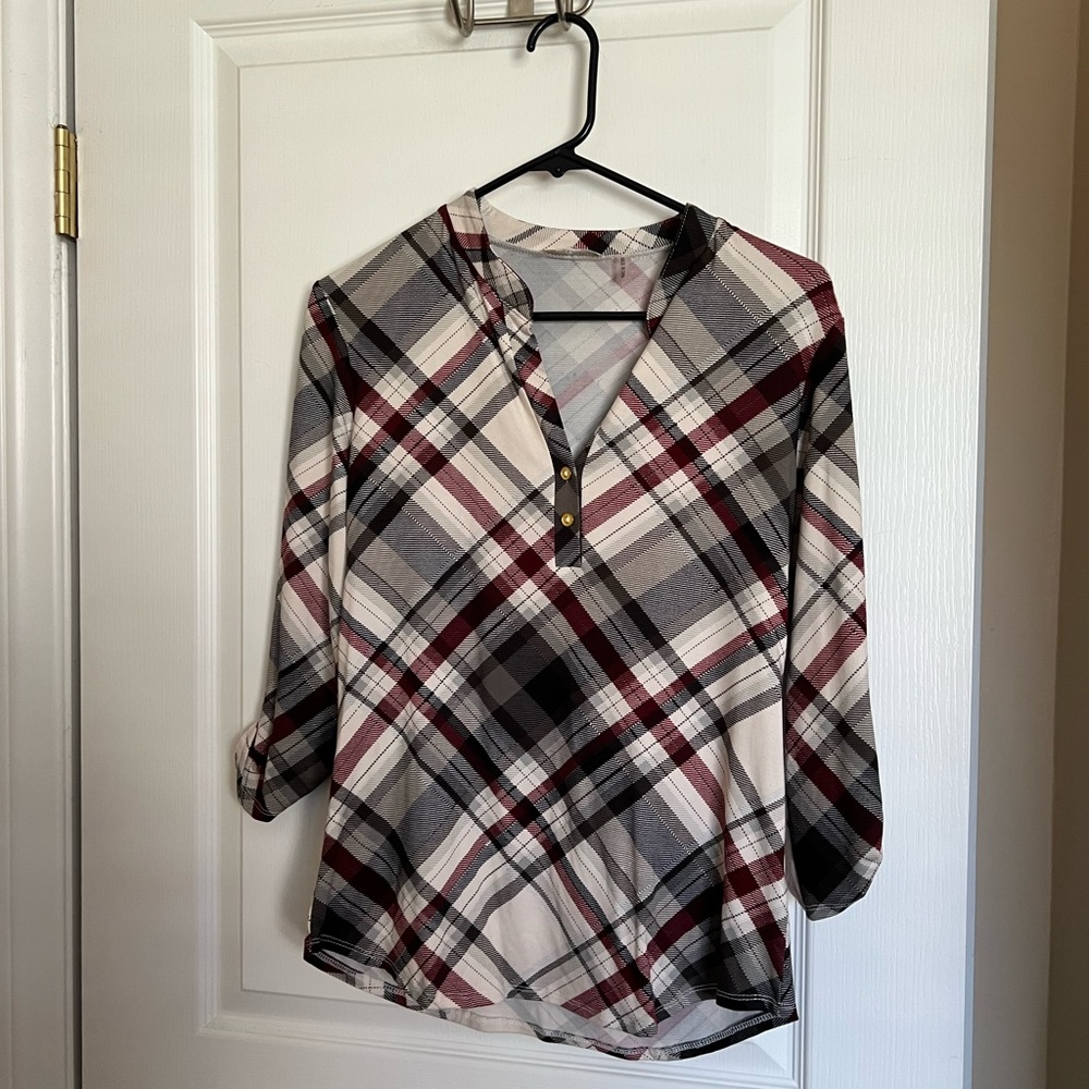 Stretchy plaid top. S